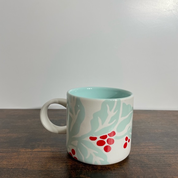 2018 Starbucks Holly Berry mug. - Picture 4 of 4